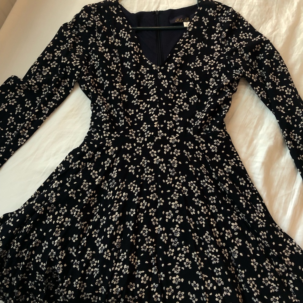 Franchesca’s dress. Long sleeve, navy.